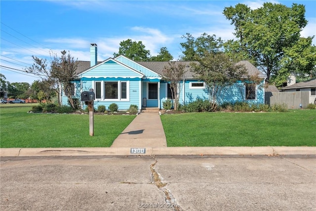 view of front of property with a front yard