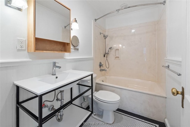 full bathroom featuring tile patterned flooring, tiled shower / bath combo, toilet, and sink