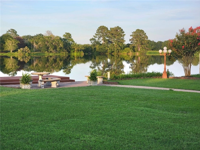 view of yard featuring a water view