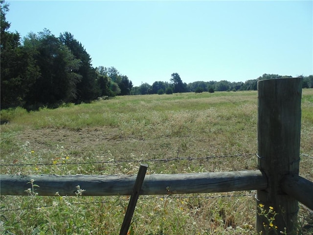 view of yard featuring a rural view