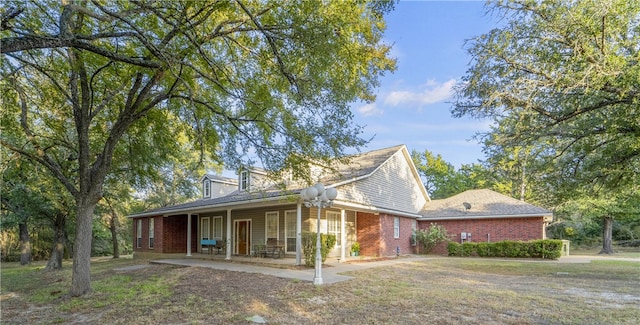 exterior space featuring a front lawn