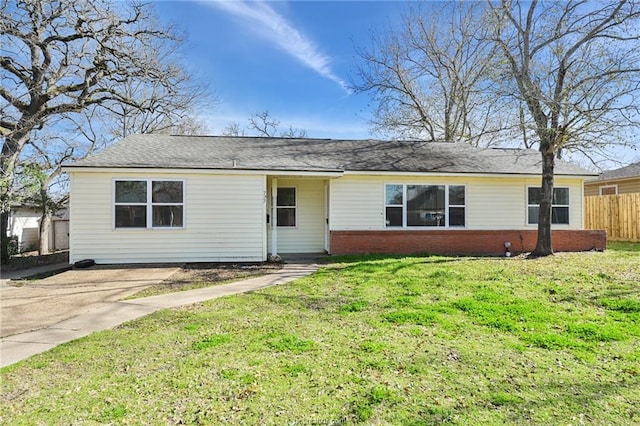 ranch-style house featuring a front lawn