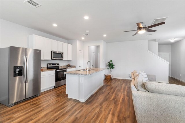 kitchen featuring appliances with stainless steel finishes, ceiling fan, a kitchen island with sink, sink, and white cabinets