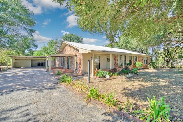 single story home with a carport