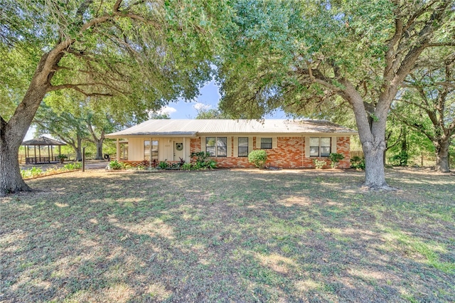 ranch-style home featuring a front yard