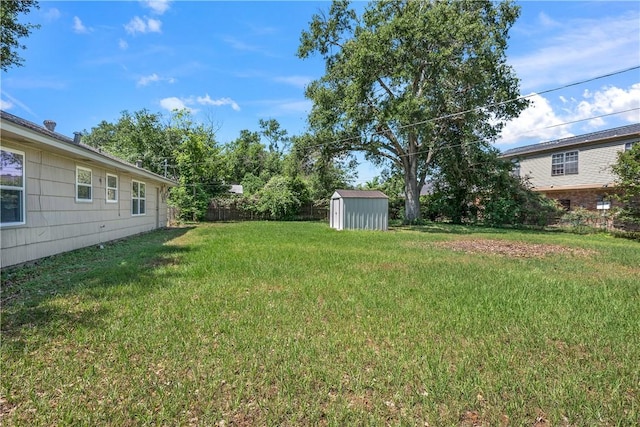 view of yard featuring a storage shed and an outdoor structure