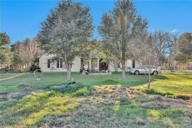 view of front of property with a front yard