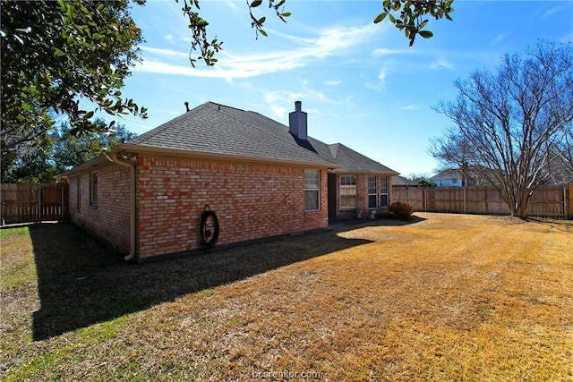 view of side of property featuring a yard