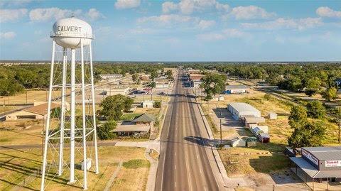 702 E Kezee St, Calvert, TX 77837 - photo 23