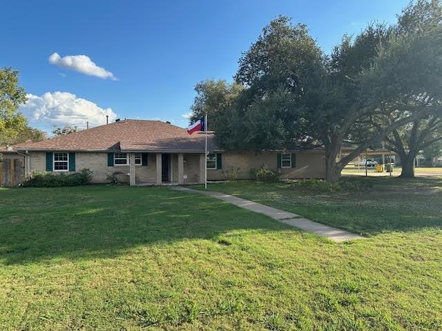 702 E Kezee St, Calvert, TX 77837 - photo 1