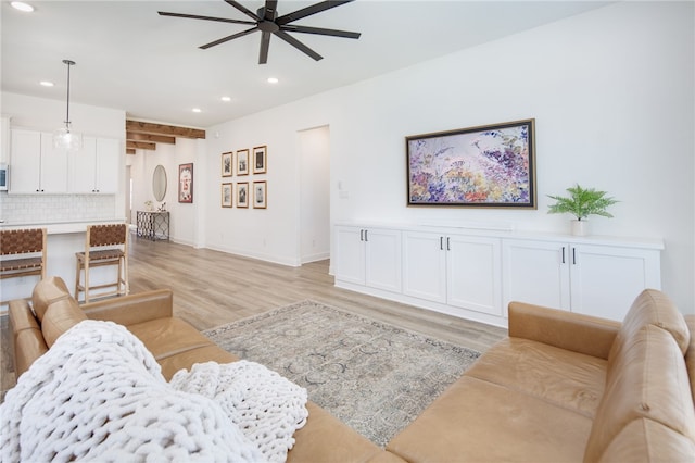 living area with light wood-style flooring, baseboards, ceiling fan, and recessed lighting