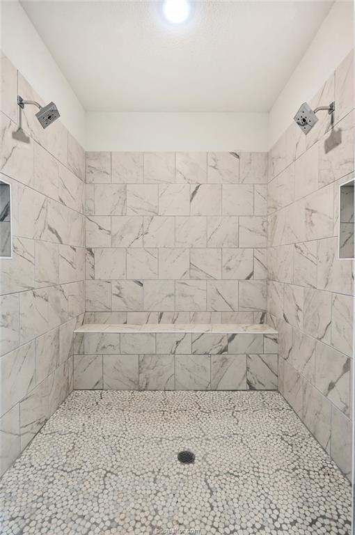 bathroom featuring a tile shower