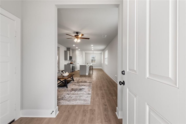 foyer featuring a ceiling fan, visible vents, wood finished floors, baseboards, and recessed lighting