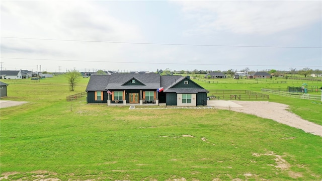 view of front of property featuring a front lawn