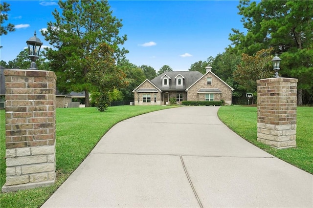 view of front facade with a front lawn