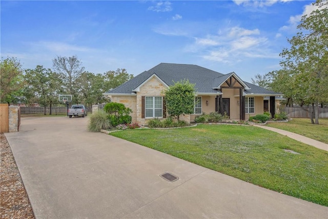 view of front of property with a front yard