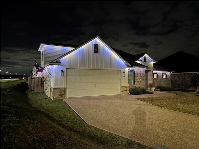 view of front of house featuring a garage