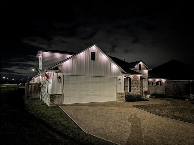 view of front facade featuring a garage