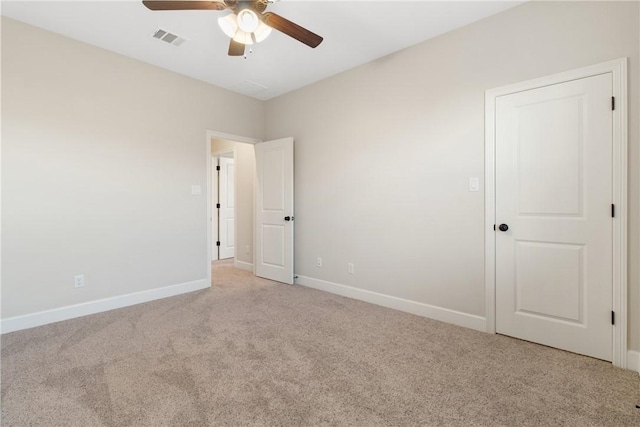 carpeted empty room featuring ceiling fan