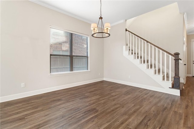 unfurnished room with a notable chandelier, ornamental molding, and dark wood-type flooring