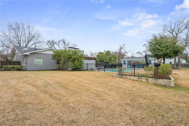 view of yard featuring a fenced in pool