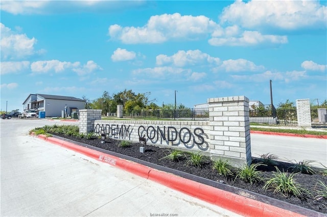 view of community / neighborhood sign