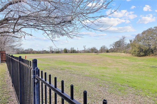 view of yard featuring a rural view