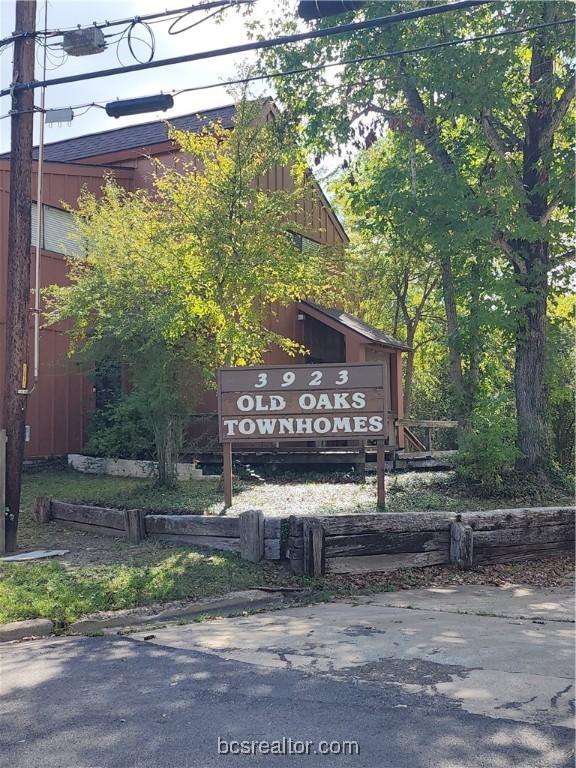 view of community / neighborhood sign