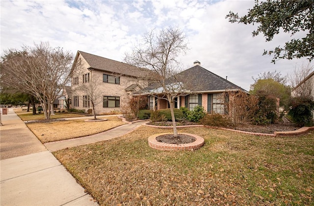 view of front facade featuring a front yard