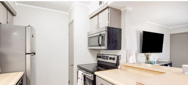 kitchen featuring light countertops, crown molding, tasteful backsplash, and stainless steel appliances