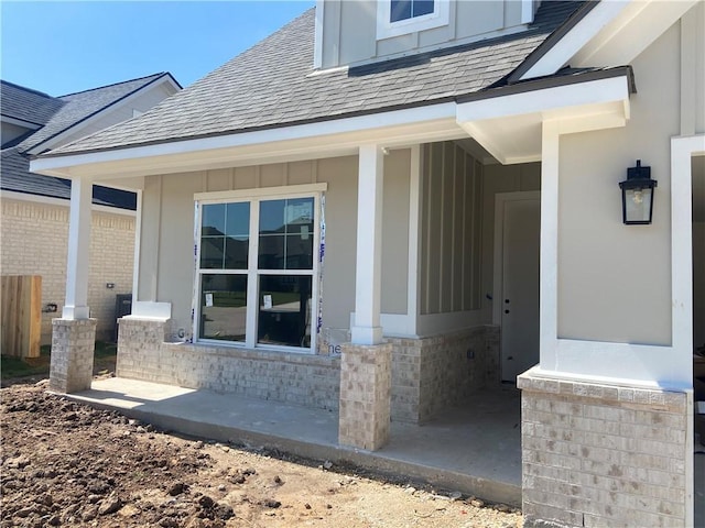 doorway to property featuring covered porch