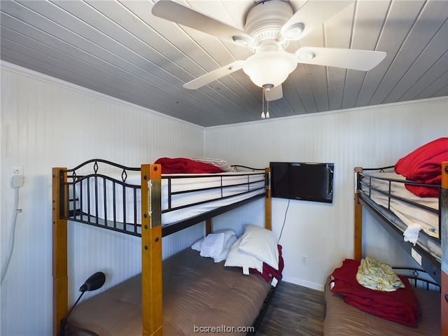 bedroom with ceiling fan, wood-type flooring, and crown molding