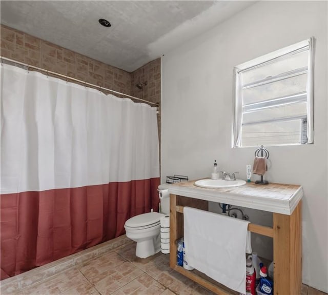 905 N Parker Ave, Bryan, TX 77803 - full bathroom featuring toilet, a shower with curtain, and vanity