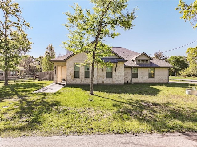 view of front of house with a front yard