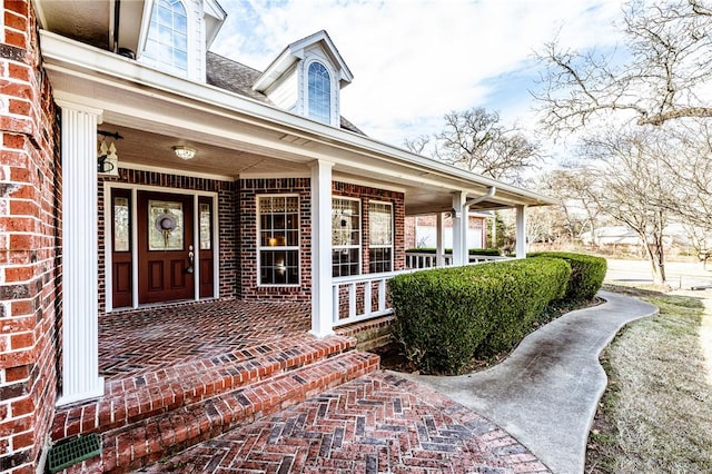 property entrance featuring a porch