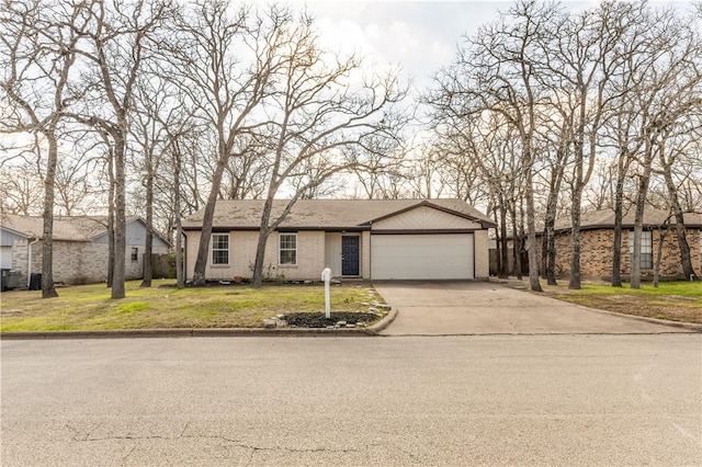 view of front of home featuring a front yard and a garage