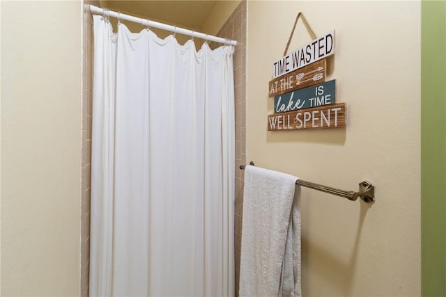 10072 Riley Green Rd, Franklin, TX 77856 - bathroom with curtained shower