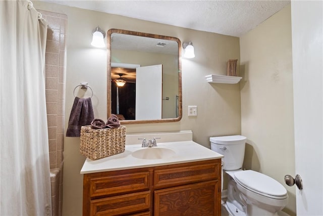 10072 Riley Green Rd, Franklin, TX 77856 - bathroom with vanity, a textured ceiling, and curtained shower