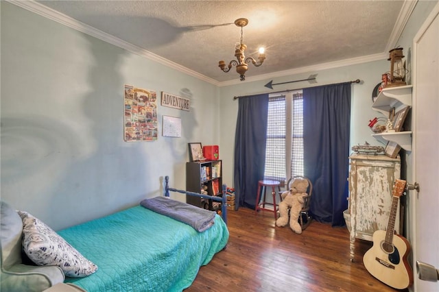 bedroom featuring an inviting chandelier, crown molding, dark wood-type flooring, and a textured ceiling