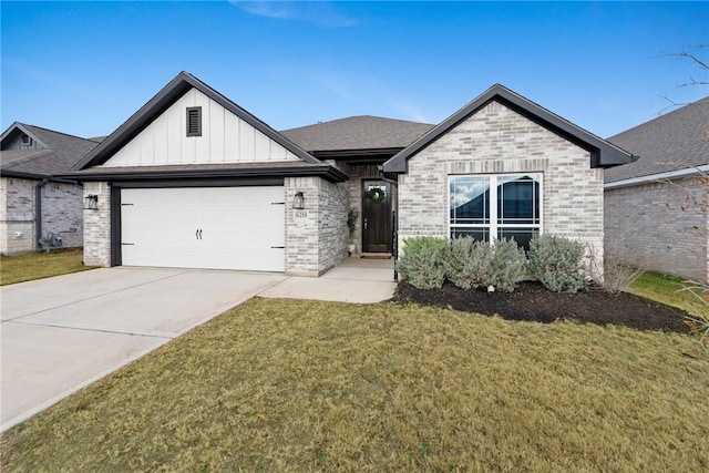 view of front facade with a garage and a front yard