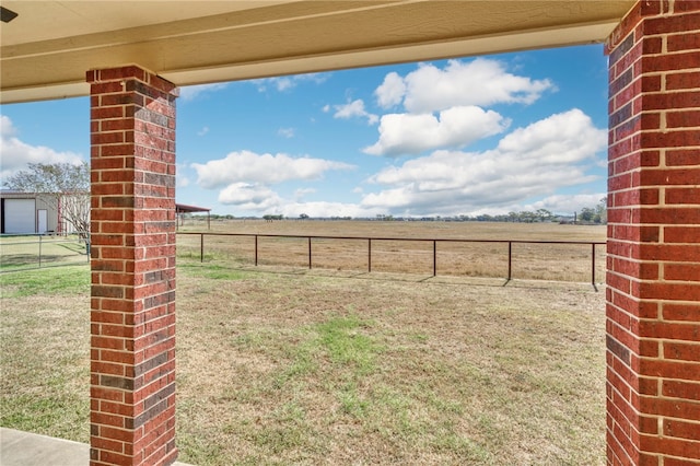 view of yard featuring a rural view