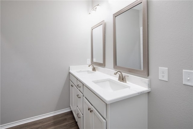 507 Brosig Ave, Navasota, TX 77868 - full bath with double vanity and wood finished floors