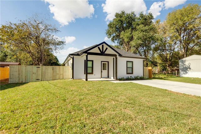 507 Brosig Ave, Navasota, TX 77868 - view of front facade with stucco siding