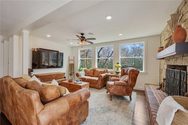 living area with visible vents, recessed lighting, a ceiling fan, and hardwood / wood-style flooring