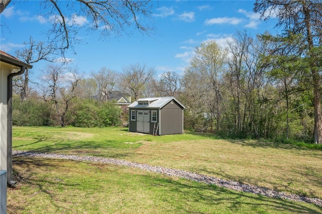 view of yard featuring a storage unit and an outdoor structure