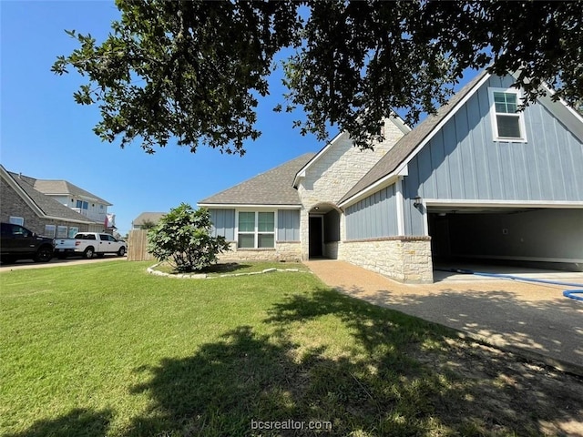 view of front of house featuring a front yard