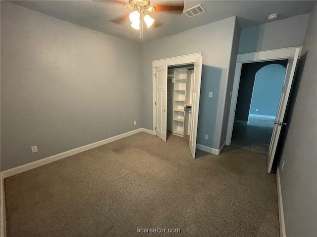 unfurnished bedroom with ceiling fan, carpet floors, and a closet