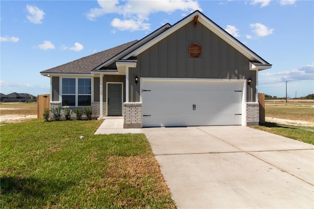 view of front of house featuring a front lawn and a garage