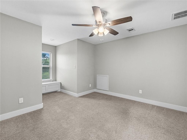 unfurnished room with light carpet and ceiling fan