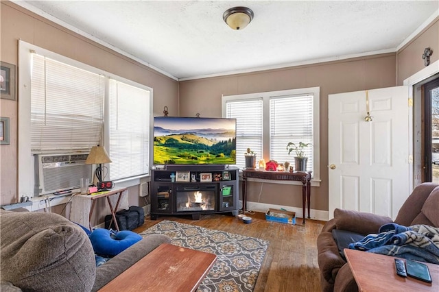 living room featuring hardwood / wood-style flooring, plenty of natural light, and crown molding